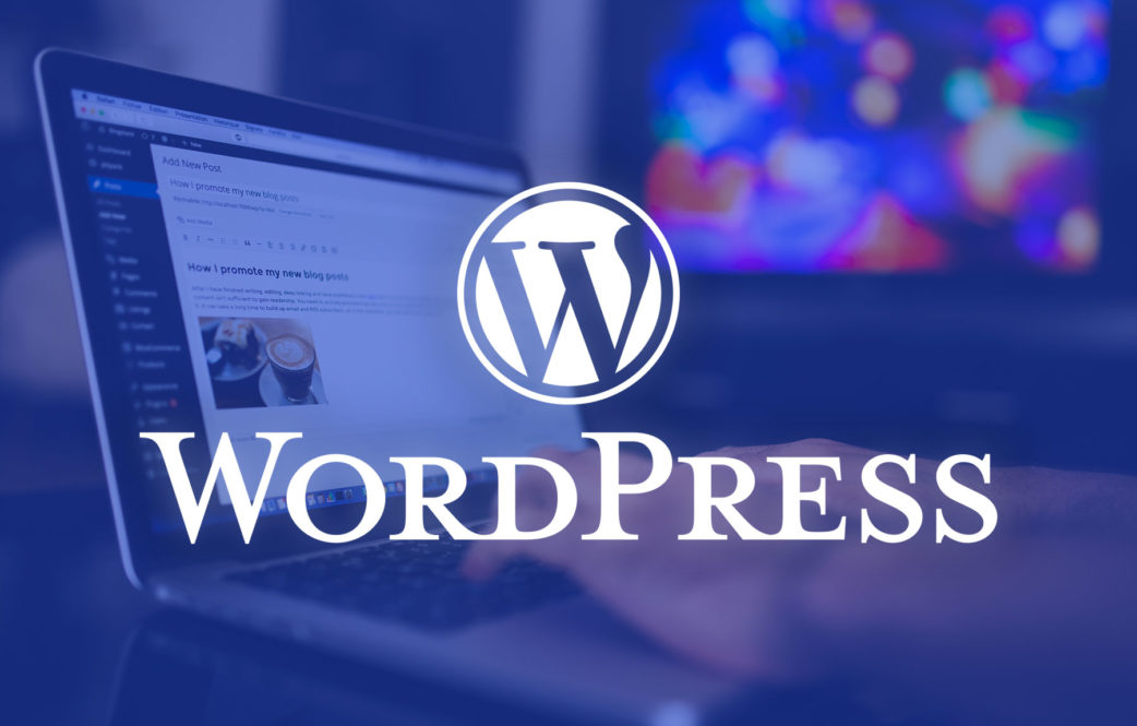 进口转售跨境电商 WordPress 博客管理界面显示在笔记本电脑屏幕上,正面叠加了 WordPress 标志。